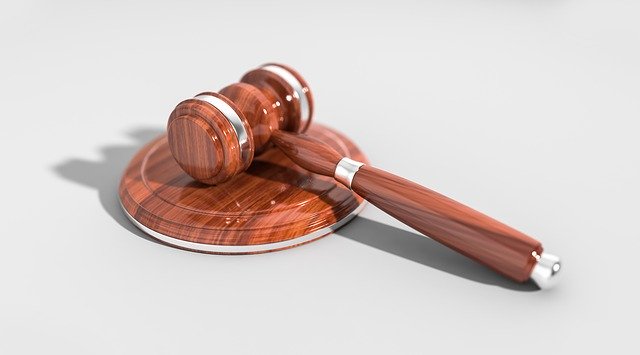 gavel-2492011_640.jpg