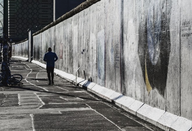 [크기변환]wall-4960488_960_720.jpg
