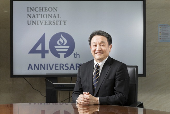 [크기변환]조동성인천대총장표지사진.jpg