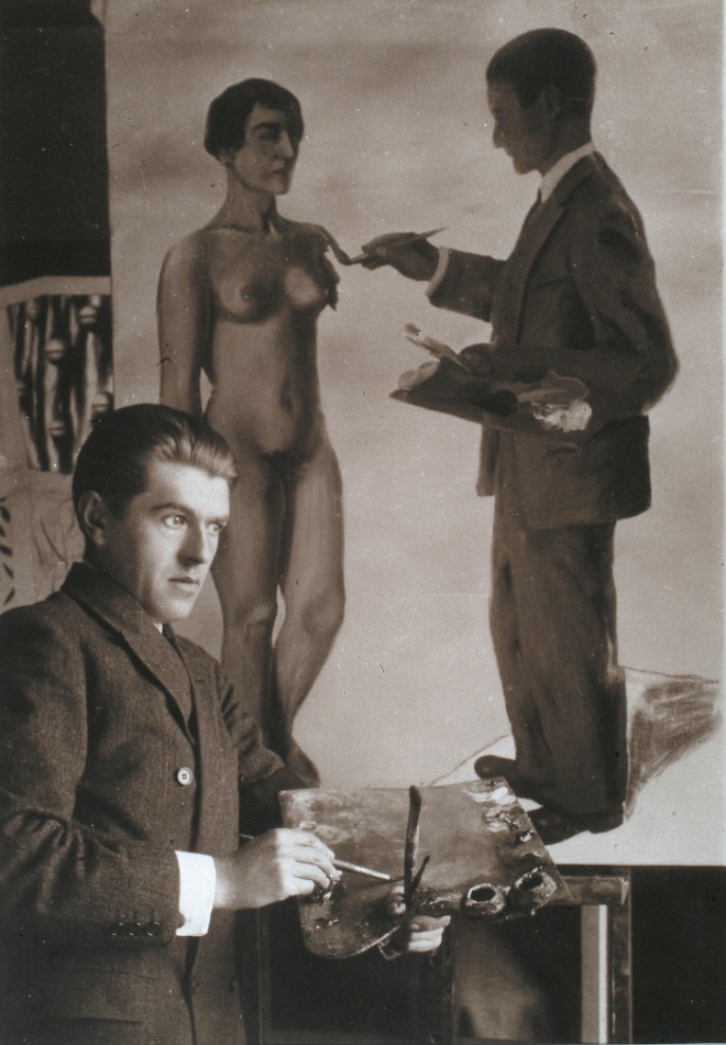 불가능을 시도하다_작품 앞에 서있는 르네 마그리트, 1928.jpg
