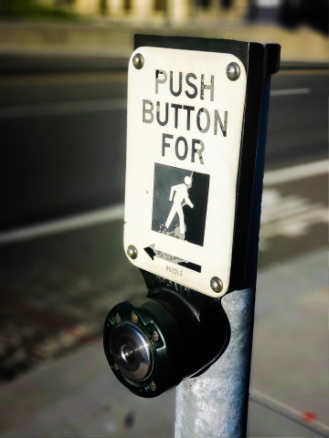 push-button-to-walk-5287421_1920.jpg