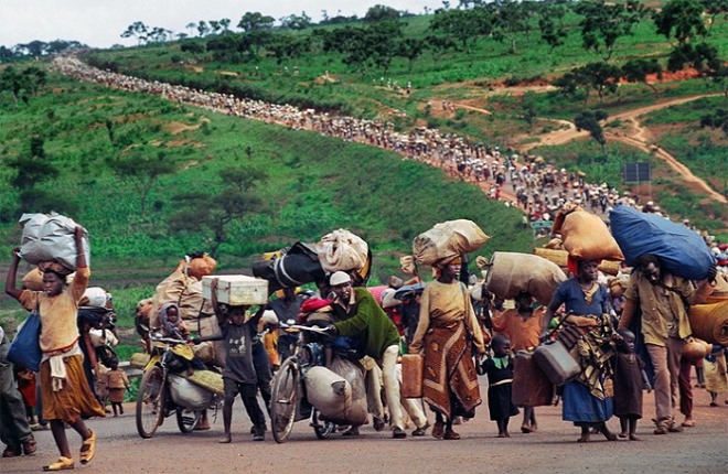 [크기변환]TREK OF TEARS  AN AFRICAN JOURNEY, Martha Rial (1998)(르완다내전).jpg
