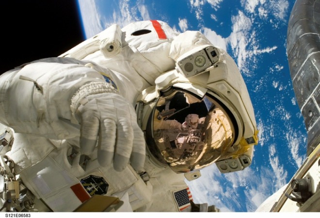 [크기변환]astronaut-11080_1920.jpg