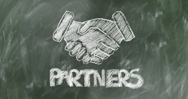 shaking-hands-2499629_1280.jpg