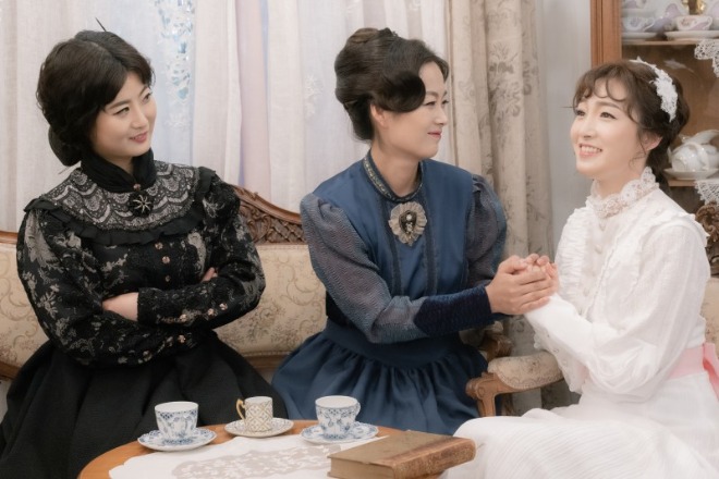 연극 세자매.jpg