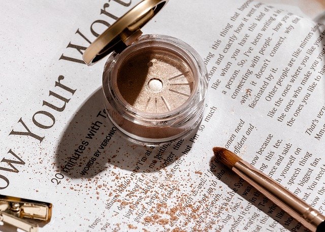eyeshadow-4713577_640.jpg