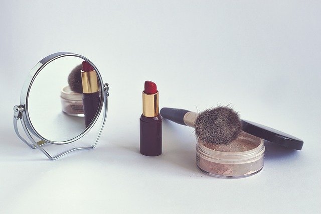 cosmetics-1543276_640.jpg