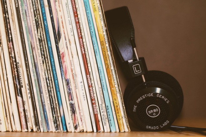 headphones-2588235_1920.jpg