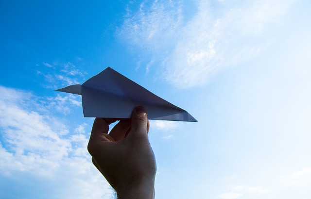 paper-plane-1607340_640.jpg