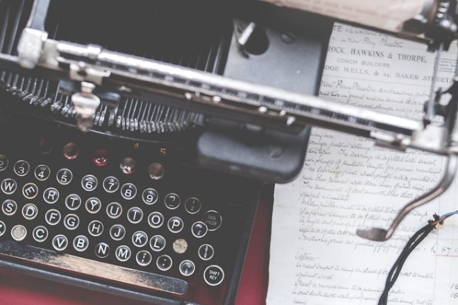 2084080898_Il3SKVdC_closeup-shot-of-an-old-vintage-typewriter-on-a-red-desk-with-paper-on-the-side.jpg