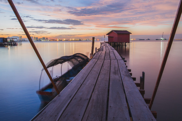 wooden-bridge-with-hut-at-sunrise-in-chew-jetty-georgetown-penang-island-malaysia_42667-1776.jpg