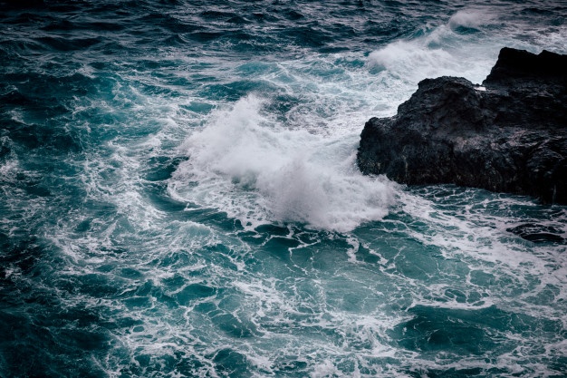 stormy-weather-with-big-waves-at-rocky-coastline-of-oahu-island-hawaii_160696-128.jpg