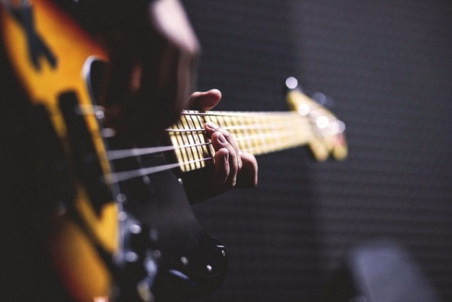 [크기변환]bass-guitar-1841186_1920.jpg