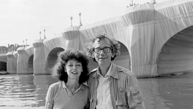 [크기변환]Christo-and-Jeanne-Claude-in-one-of-their-most-famous-installations-the-Pont-Neuf-in-Paris-1985.jpg