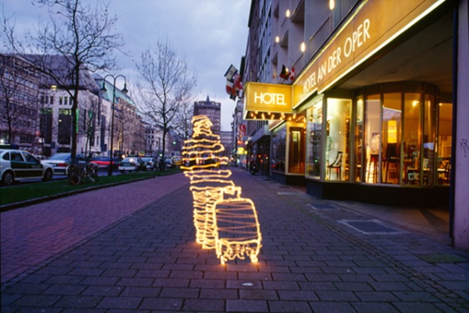 [크기변환]Light Figure-Heinrich Heine Allee,.jpg