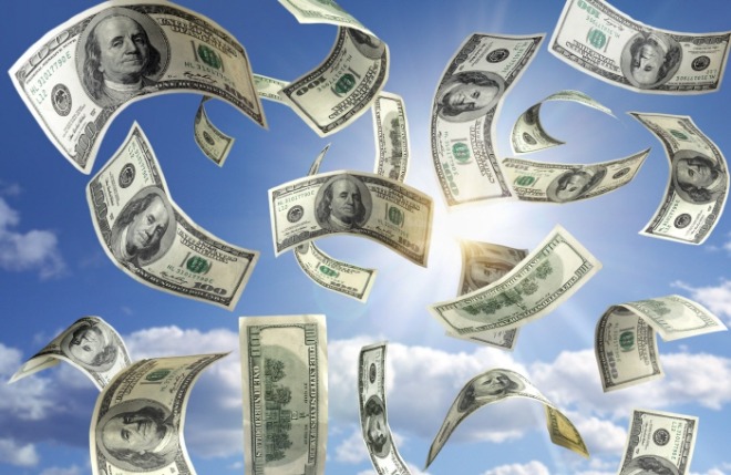 [크기변환]money-falling-from-sky_gettyimages-934096022.jpg