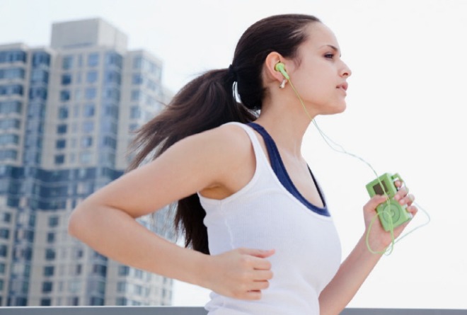 [크기변환]8-Best-Earphones-for-Jogging.jpg