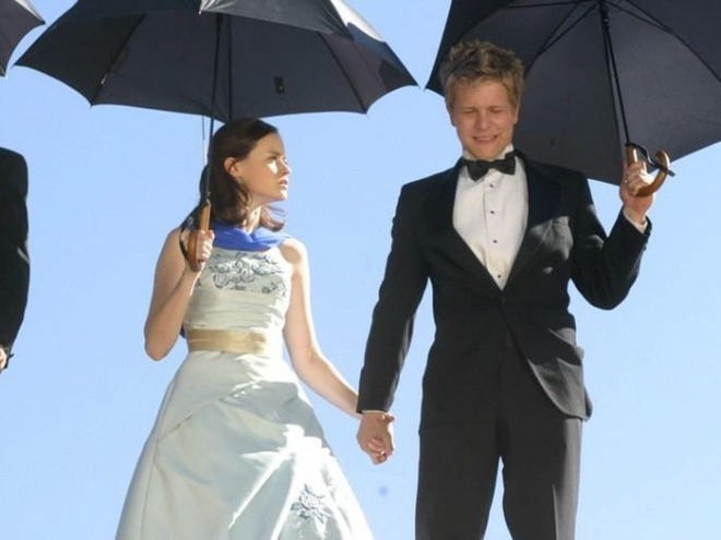 [포맷변환][크기변환]Where Does Rory Live In The ‘Gilmore Girls’ Revival_ There Are Some Major Hints In Recent Interviews.jpg