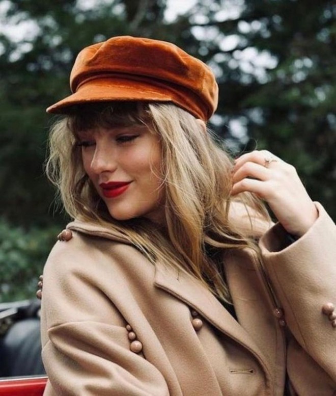 [크기변환]1636806045_455_7-Facts-About-Taylor-Swifts-Red-Taylors-Version-Album-Contains.jpg
