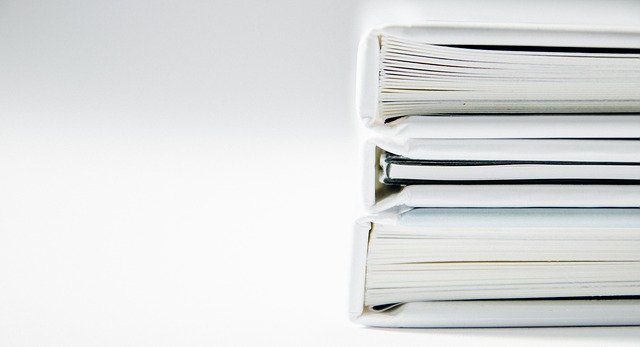 books-g63bda9390_640.jpg