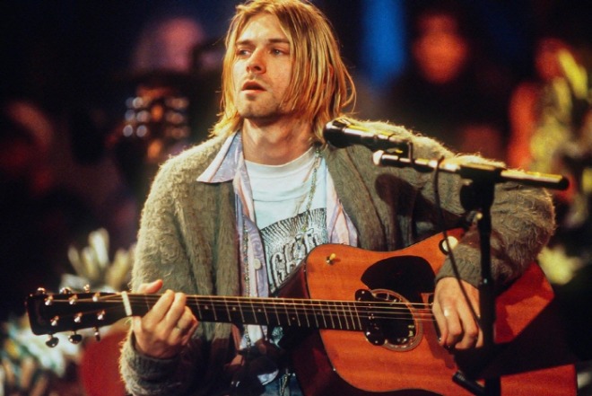 [포맷변환][크기변환]https___hypebeast.com_image_2021_05_six-strands-kurt-cobain-hair-auction-000.jpg
