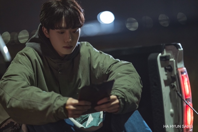 하현상 등대 뮤비 사진.jpg