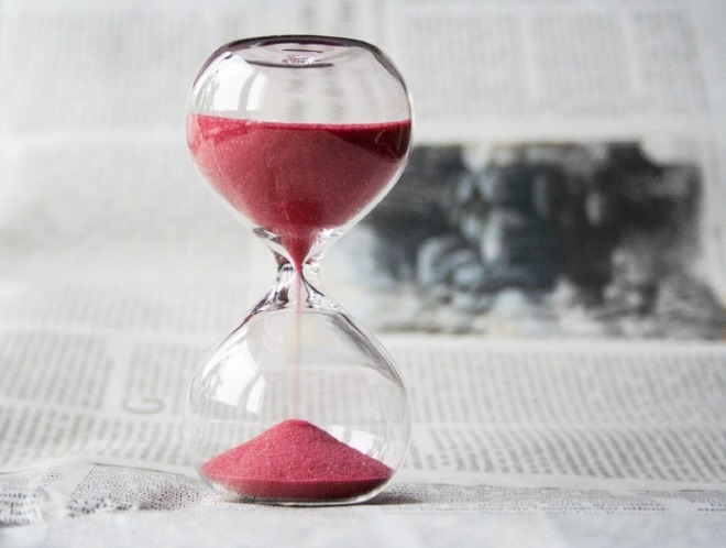hourglass-gd6b1fb592_1280.jpg