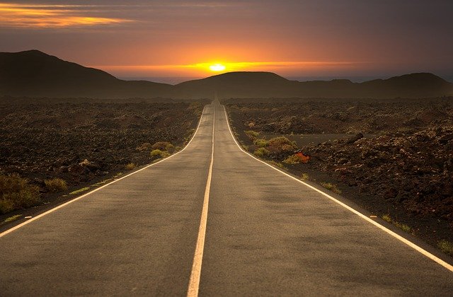 road-gb8cf25e33_640.jpg