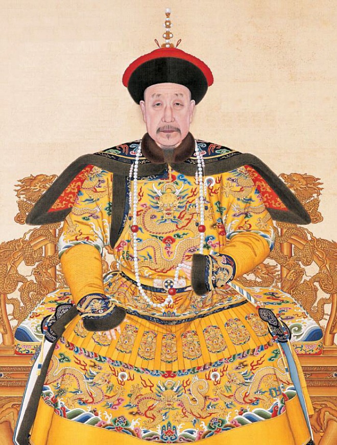 [꾸미기][크기변환]Portrait_of_the_Qianlong_Emperor_in_Court_Dress.jpg