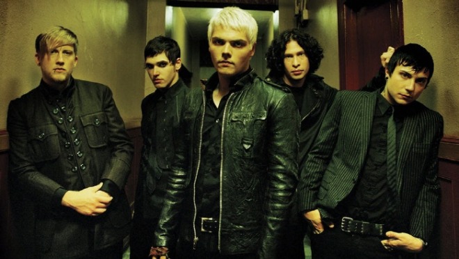[포맷변환][크기변환]My-Chemical-Romance-Black-Parade-era-standing.jpg