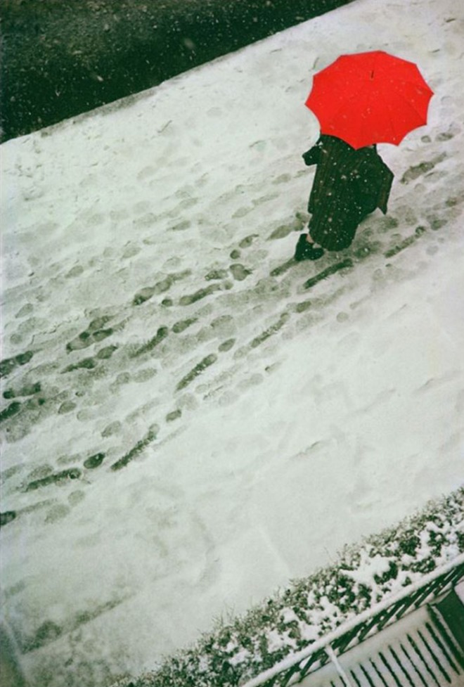 Footprints-a-photo-taken-in-New-York-City-in-the-1950s.jpg