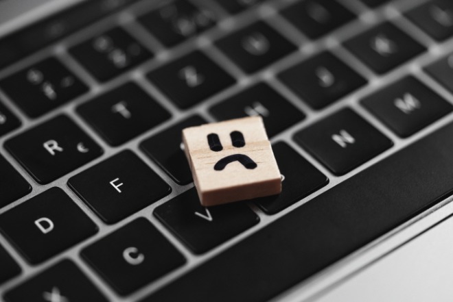 [크기변환]sad-smiley-on-a-keyboard-picjumbo-com.jpg