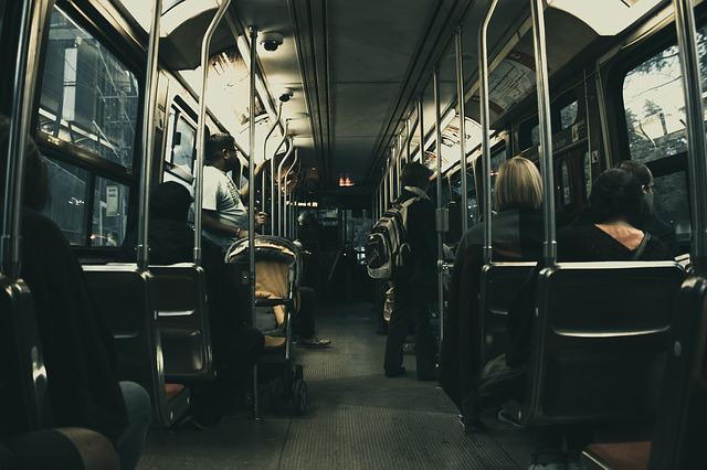 bus-g8b2c2c137_640.jpg