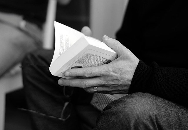 book-gf05eea304_640.jpg