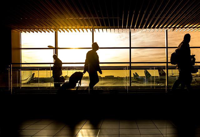 airport-ge7bd3b182_640.jpg