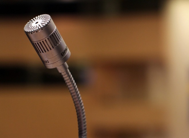 [크기변환]microphone-g04c6e4d2f_1920.jpg