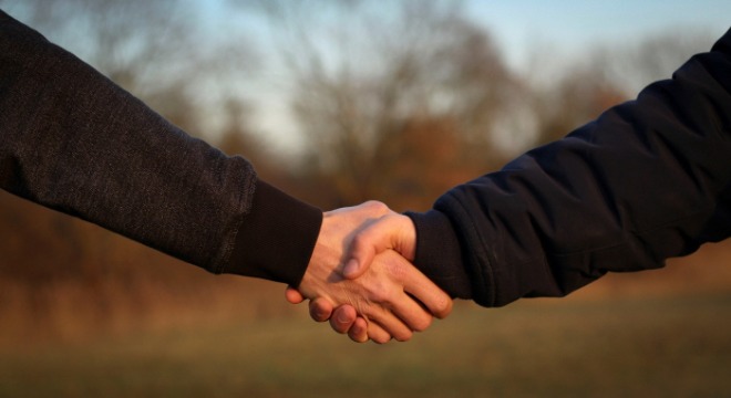 [크기변환]handshake-gcb0a4314a_1920.jpg