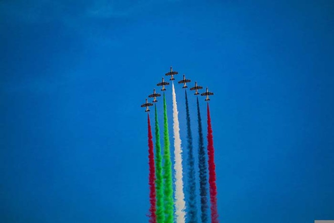 aerial-exhibition-7004098_1920.jpg