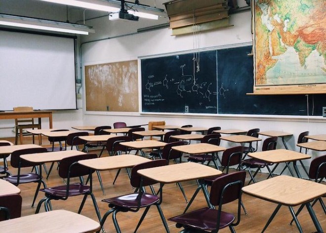 classroom-g52671aa20_1280.jpg