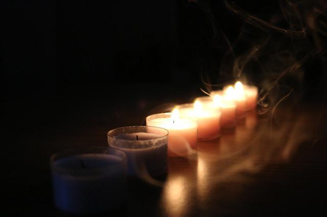candle-g2acc56594_640.jpg