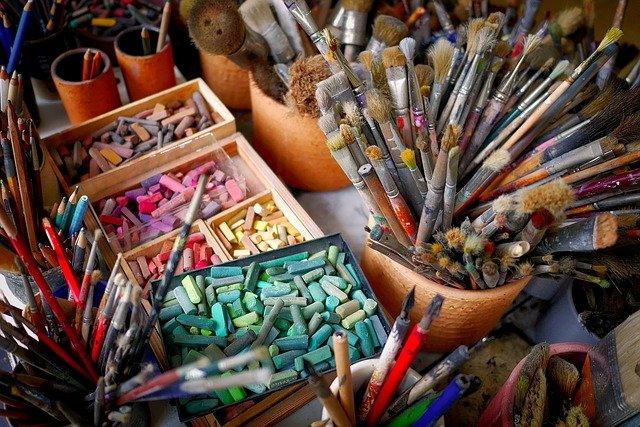 brushes-g1dd15888e_640.jpg