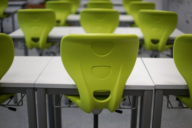classroom-g7a4d15dba_1920.jpg