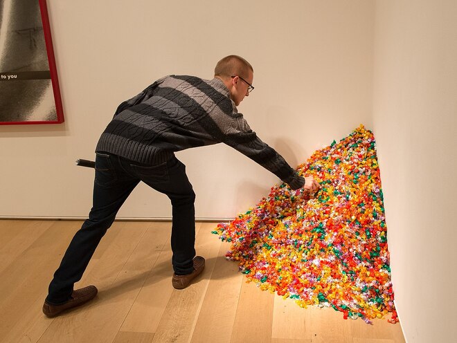 1200px-_Untitled__(Portrait_of_Ross_in_L.A.)_by_Felix_Gonzalez-Torres.jpg