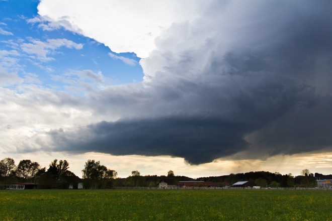 thunderstorm-g23ed86f77_1920.jpg