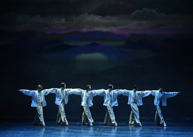 2021( Korea Emotion 1 ) - ⓒ Universal Ballet_photo by Kyongjin Kim 5.jpg