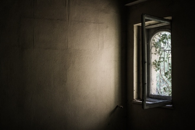 window-1533513_1920.jpg