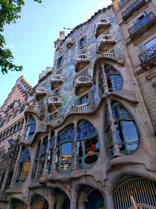 [꾸미기][포맷변환][크기변환]casa-batllo-g0022a446a_1280.jpg