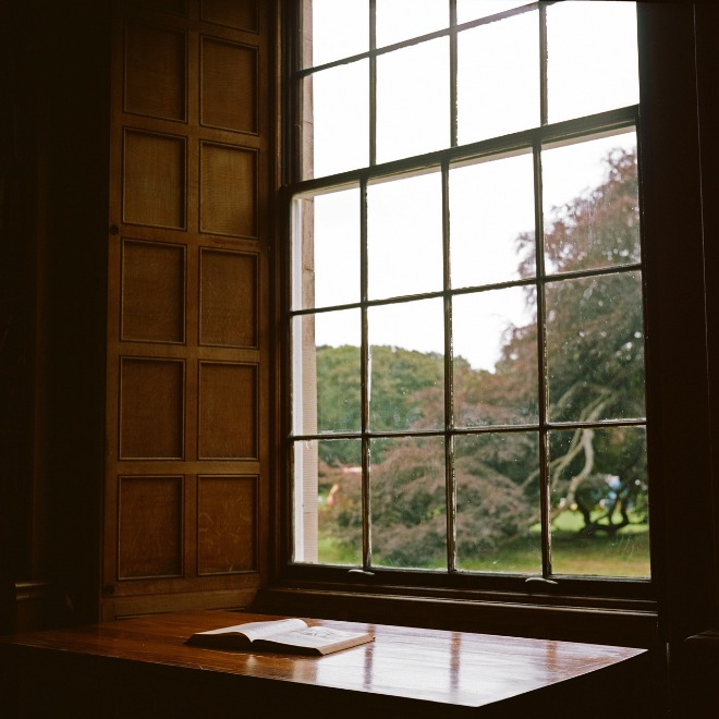 window-2561773_1280.jpg