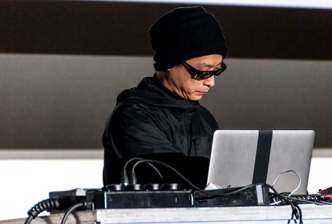 [포맷변환][크기변환]ryoji-ikeda.jpg