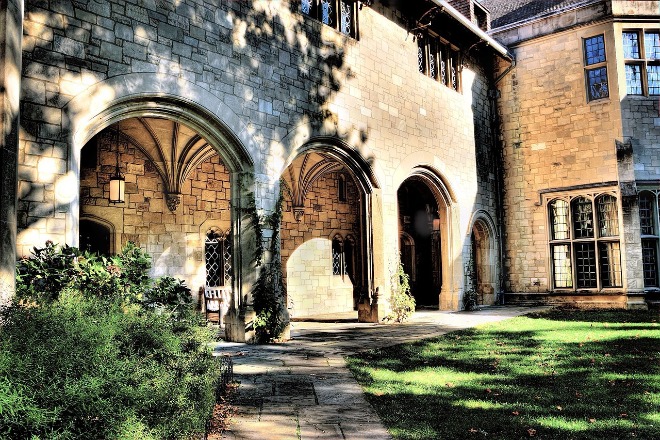 facade-321027_1280.jpg